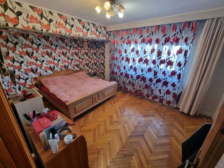 Apartament cu 4 camere decomandat în ICIL