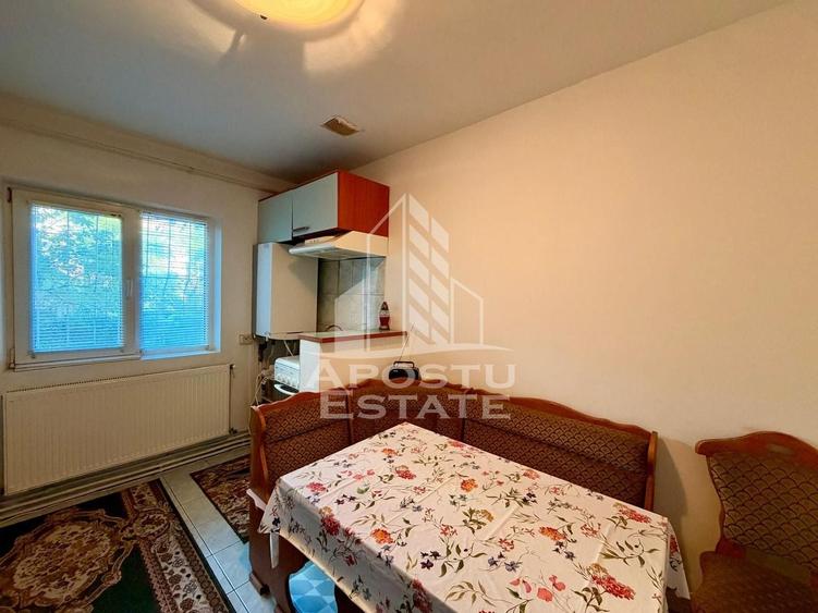 Apartament cu 3 camere decomandat, mobilat în Aradului
