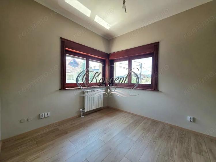 Casă cu 9 camere cu Teren 500 Mp în Gruia