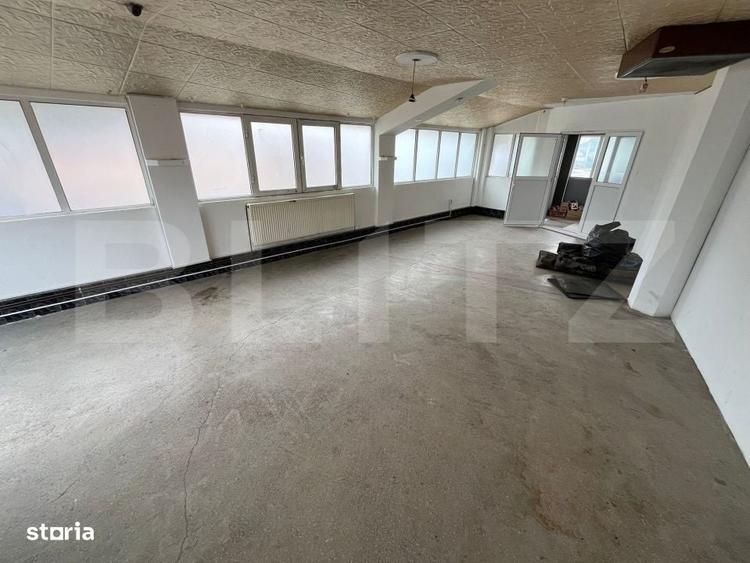 Spațiu comercial, de 220 mp, în Teiș