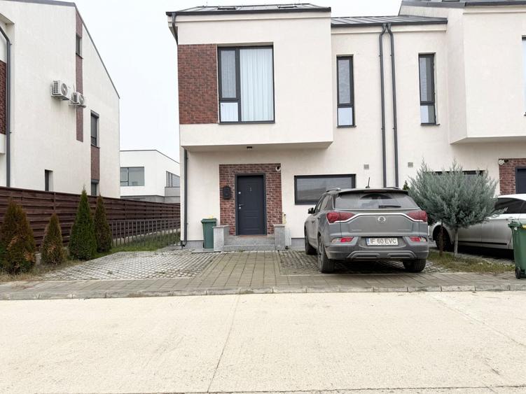 Duplex cu 4 camere cu Piscina în Tunari