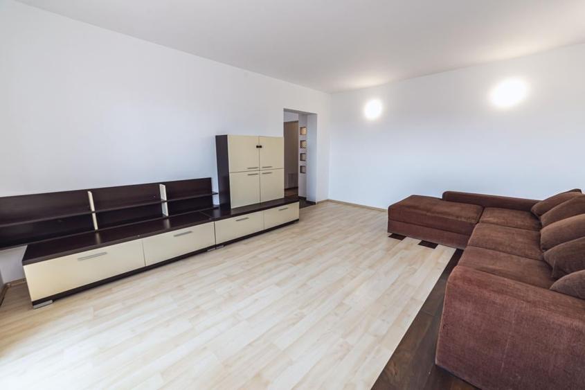 Apartament cu 3 camere decomandat, mobilat în Brâncoveanu