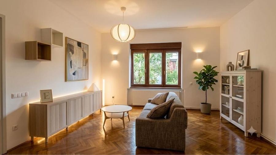 Apartament cu 2 camere nedecomandat în Sub Arini
