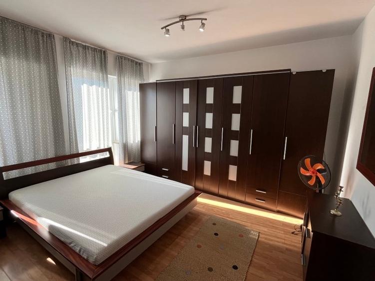Apartament cu 3 camere decomandat, mobilat în Central
