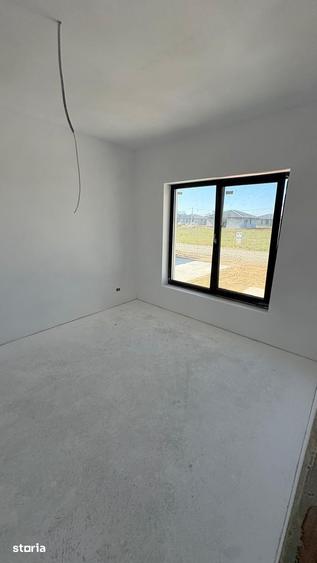 Casă cu 4 camere cu Teren 553 Mp în Sântandrei
