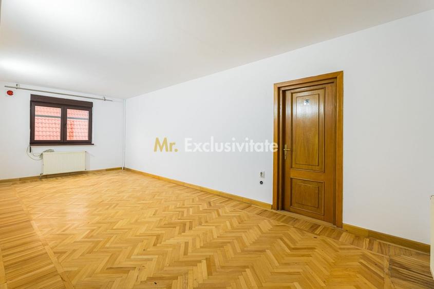 Casă individuală cu 10 camere cu Canalizare în Nord
