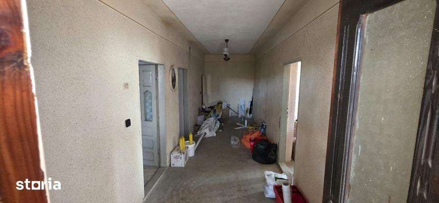 Casă cu 6 camere cu Teren 580 Mp în Podari