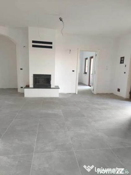 Casă cu 7 camere cu Teren 2500 Mp în Marginea