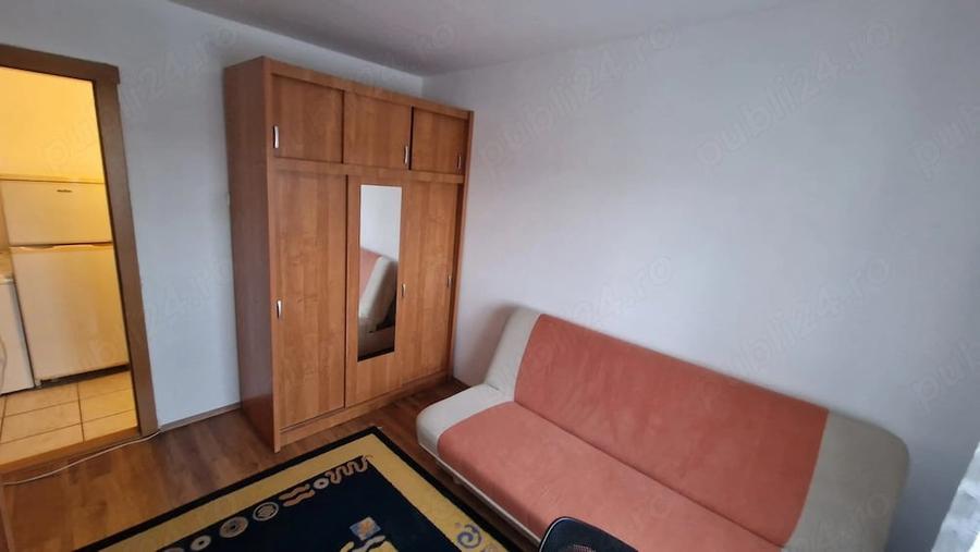 Apartament cu 3 camere decomandat în Soarelui