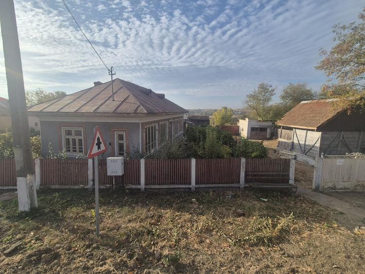 Casă cu 3 camere în Gropșani