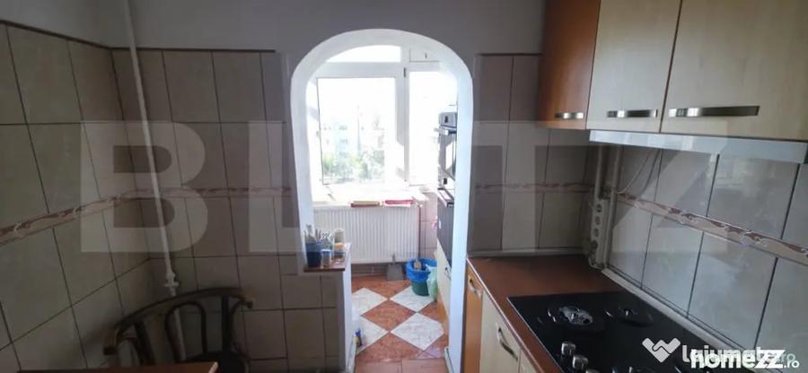 Apartament cu 3 camere decomandat în Mihai Bravu