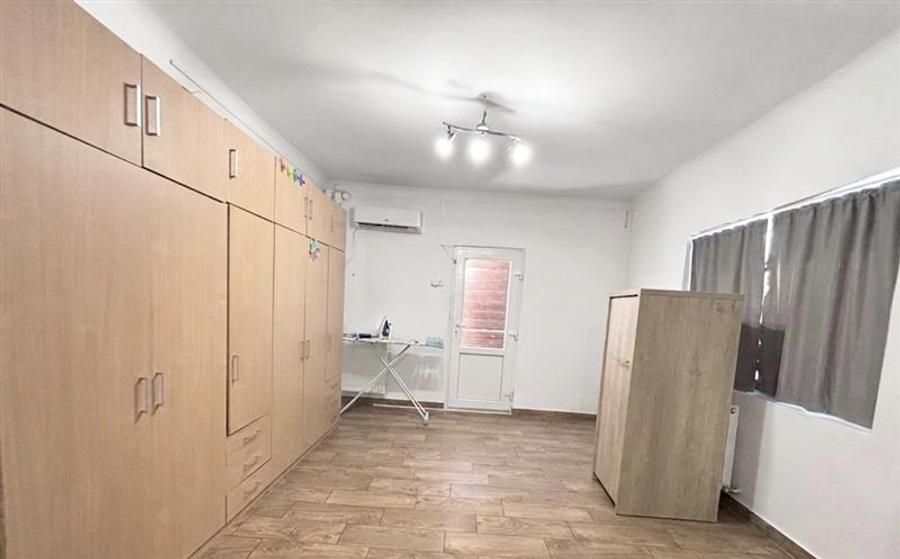 Casă individuală cu 3 camere cu Canalizare în Nufărul
