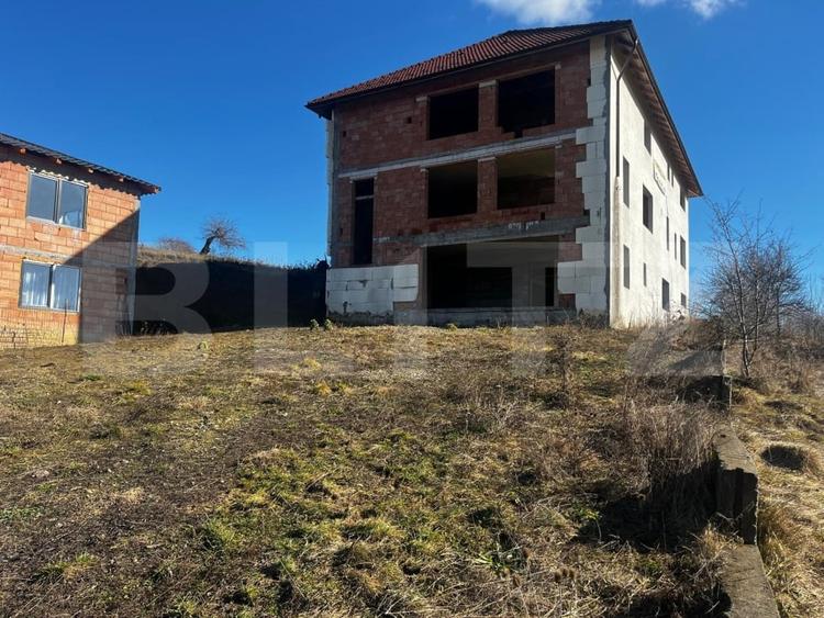Casă individuală cu 12 camere cu Canalizare în Exterior Sud