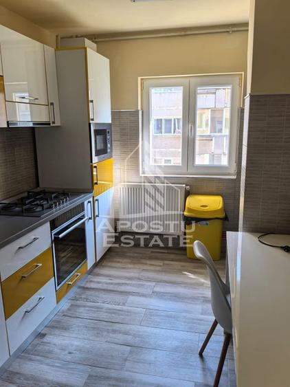 Apartament cu 3 camere decomandat, mobilat în Soarelui