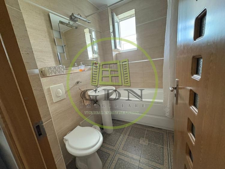 Apartament cu 3 camere decomandat, mobilat în Calea București