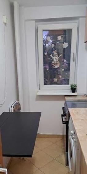 Apartament cu 2 camere decomandat, mobilat în Victoriei