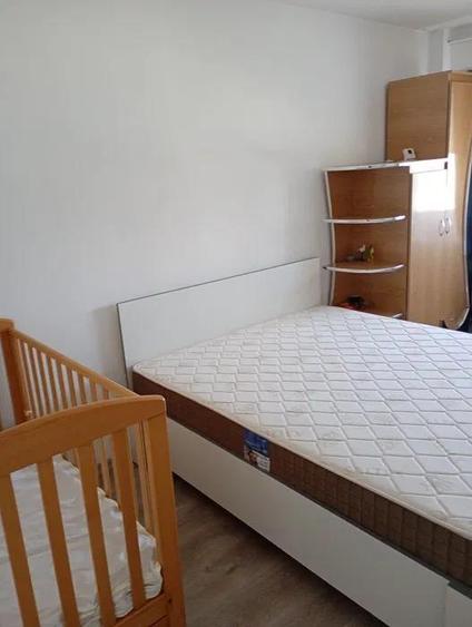 Apartament cu 3 camere nedecomandat, mobilat în Podu Roș