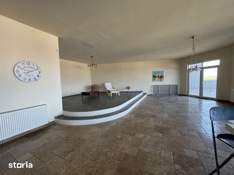 Spațiu comercial, de 2,939 mp, în Central