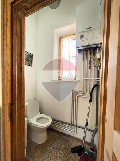 Apartament cu 3 camere decomandat, mobilat în Central