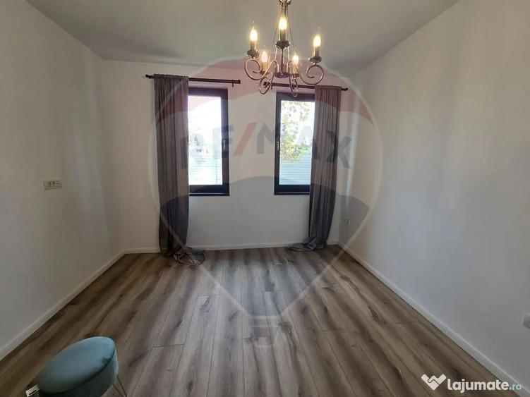 Casă cu 5 camere cu Teren 300 Mp în Ferme