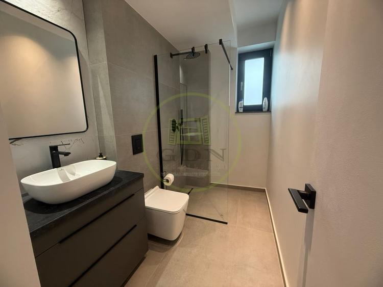 Apartament cu 2 camere decomandat, mobilat în Central