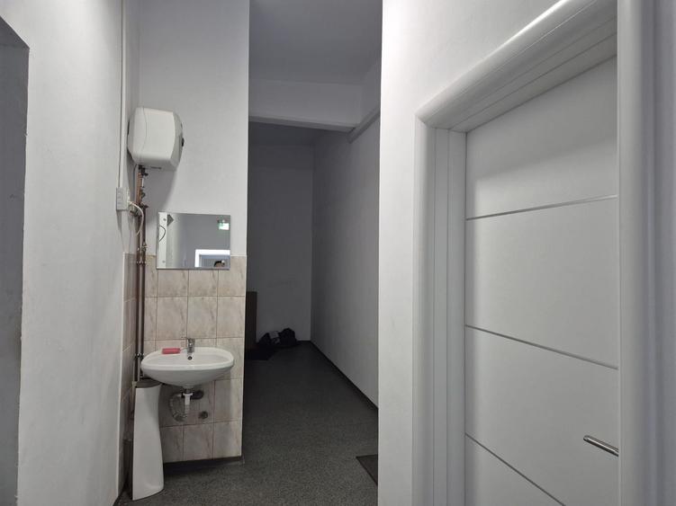 Birou, de 130 mp, în Central