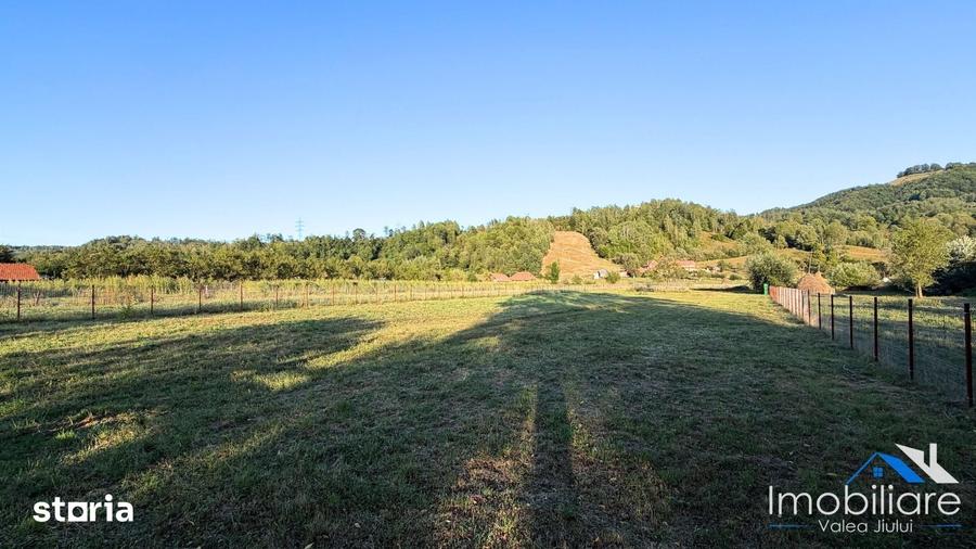 Teren de 4000 mp, în Petros