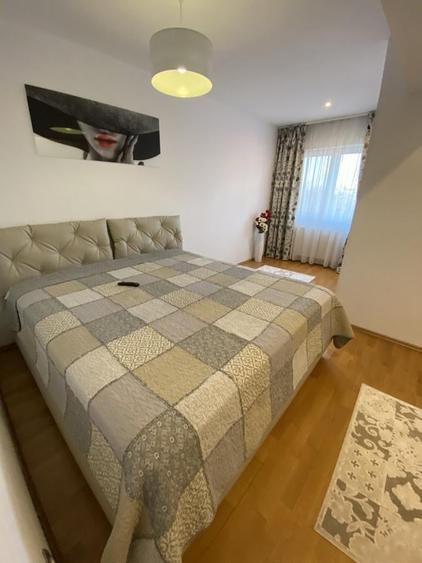 Apartament cu 2 camere semidecomandat, mobilat în Decebal