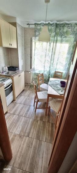 Apartament cu 2 camere decomandat în Tei