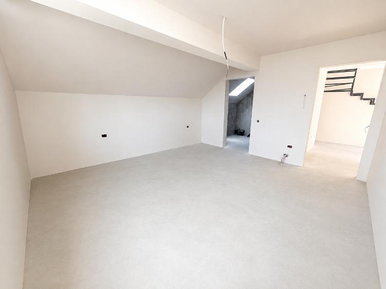 Duplex cu 5 camere cu Canalizare în Andrei Mureșanu