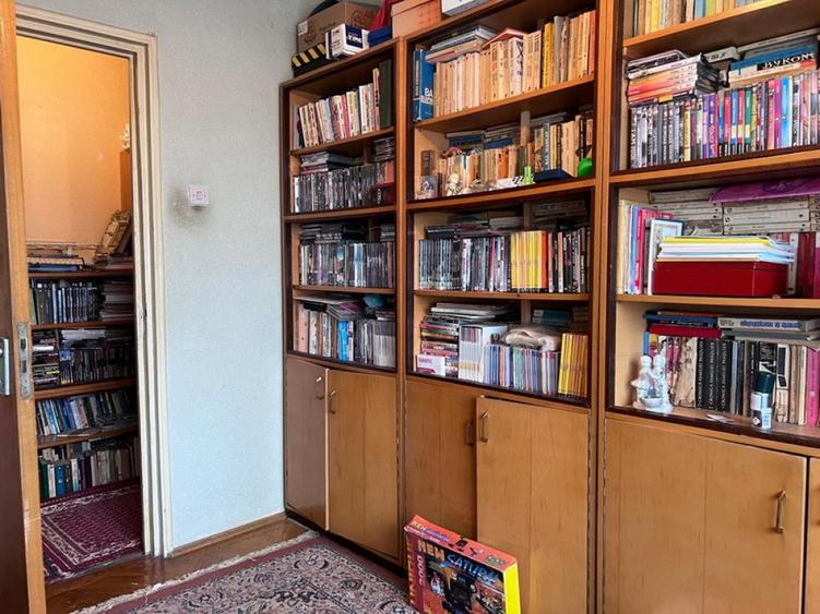 Apartament cu 4 camere semidecomandat în Gojdu