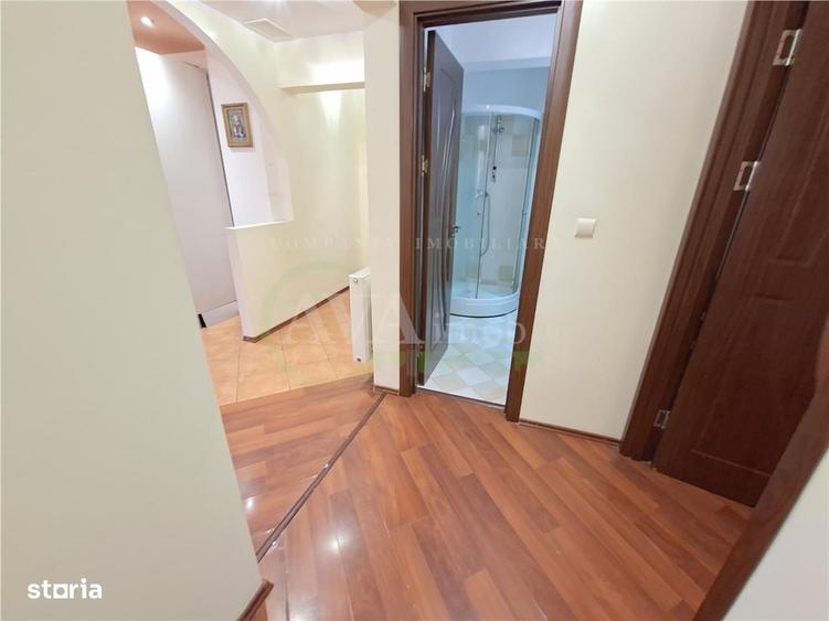 Apartament cu 3 camere decomandat în Central