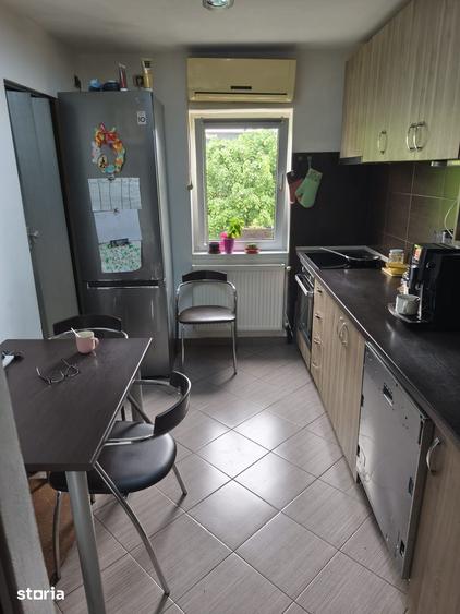 Apartament cu 2 camere semidecomandat, mobilat în Est