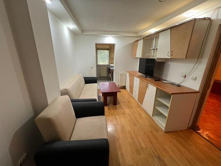 Apartament cu 3 camere decomandat în Steaua