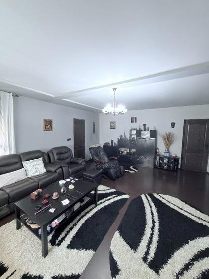 Casă cu 4 camere cu Teren 500 Mp în Central