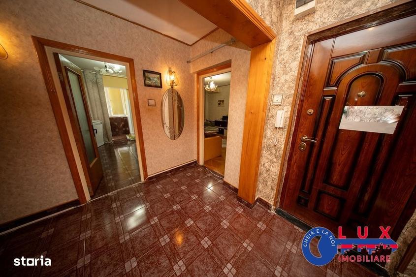Apartament cu 3 camere decomandat în Babadag