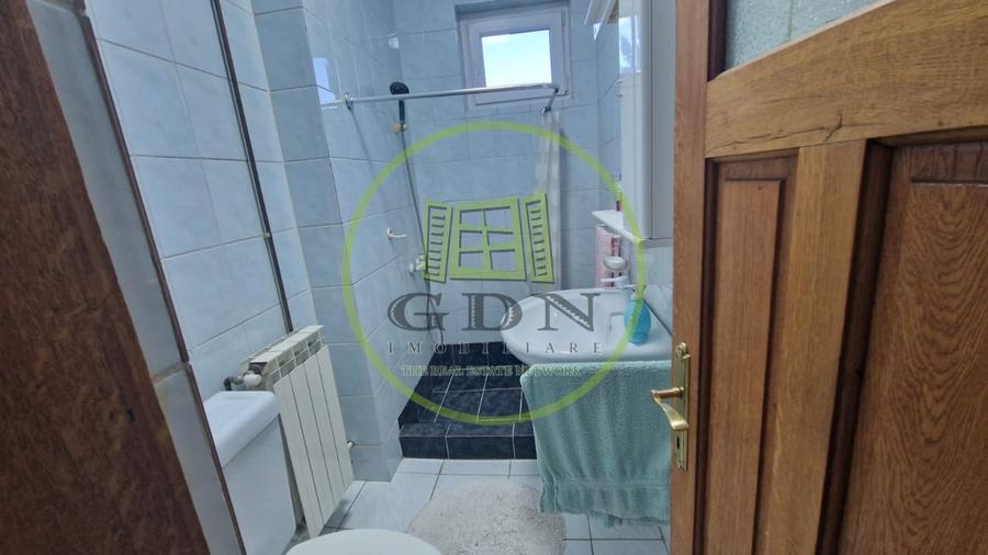 Casă individuală cu 5 camere cu Canalizare în Central