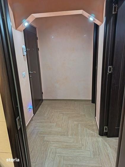 Apartament cu 3 camere semidecomandat în Sud
