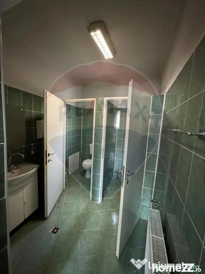 Casă cu 5 camere cu Teren 1363 Mp în Mărăști