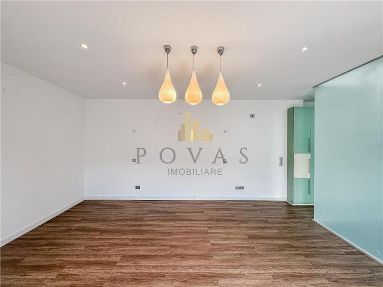 Casă cu 5 camere cu Canalizare în Vatra Luminoasă