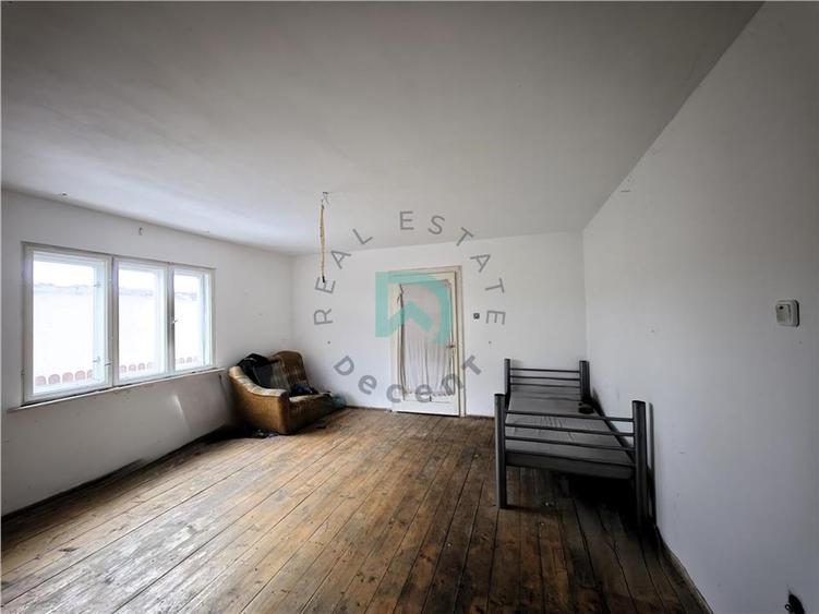Casă individuală cu 9 camere cu Canalizare în Noua
