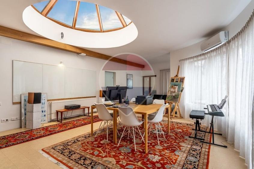 Casă individuală cu 8 camere cu Teren 760 Mp în Europa