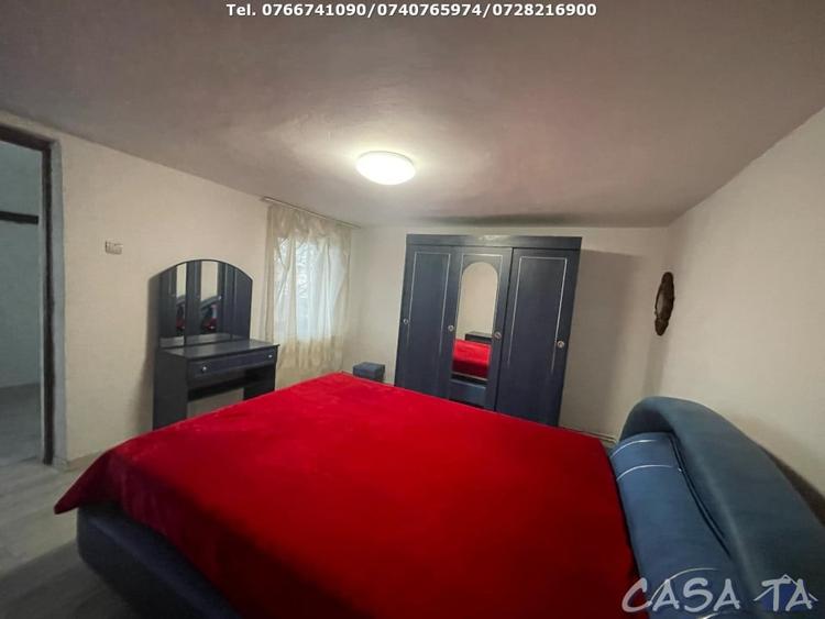 Casă individuală cu 6 camere cu Canalizare în Central