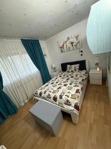 Apartament cu 3 camere semidecomandat, mobilat în Micro 4