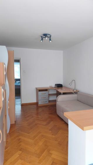 Apartament cu 3 camere semidecomandat în Ultracentral