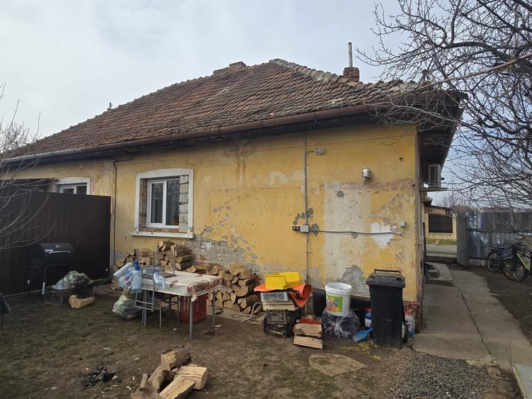 Casă individuală cu 2 camere cu Teren 772 Mp în Carani