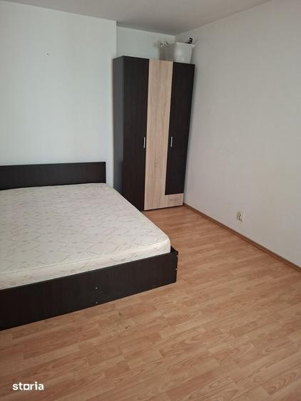 Apartament cu 3 camere semidecomandat în Militari