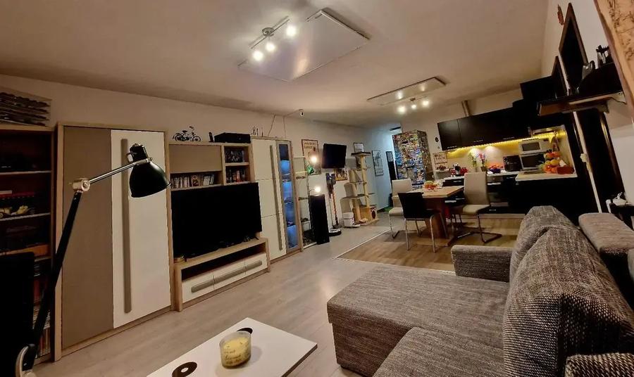 Apartament cu 3 camere semidecomandat, mobilat în Tunari
