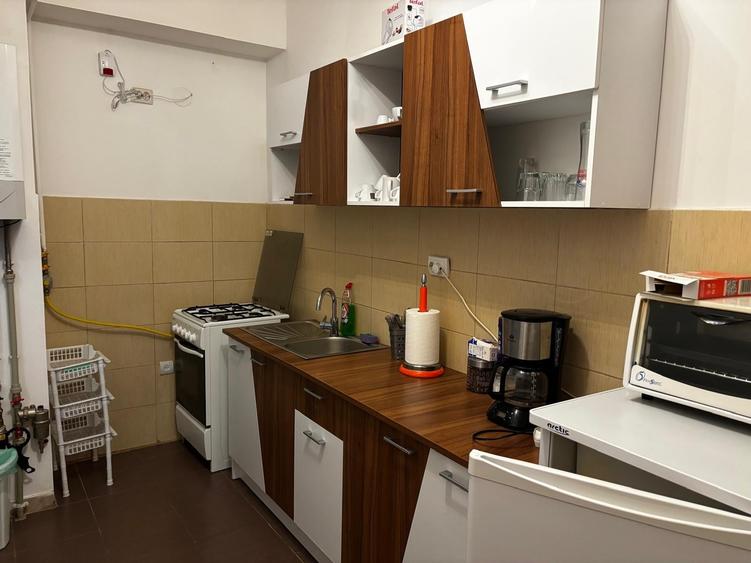 Apartament cu 3 camere decomandat, mobilat în Central