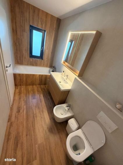 Casă cu 4 camere în Săbăreni